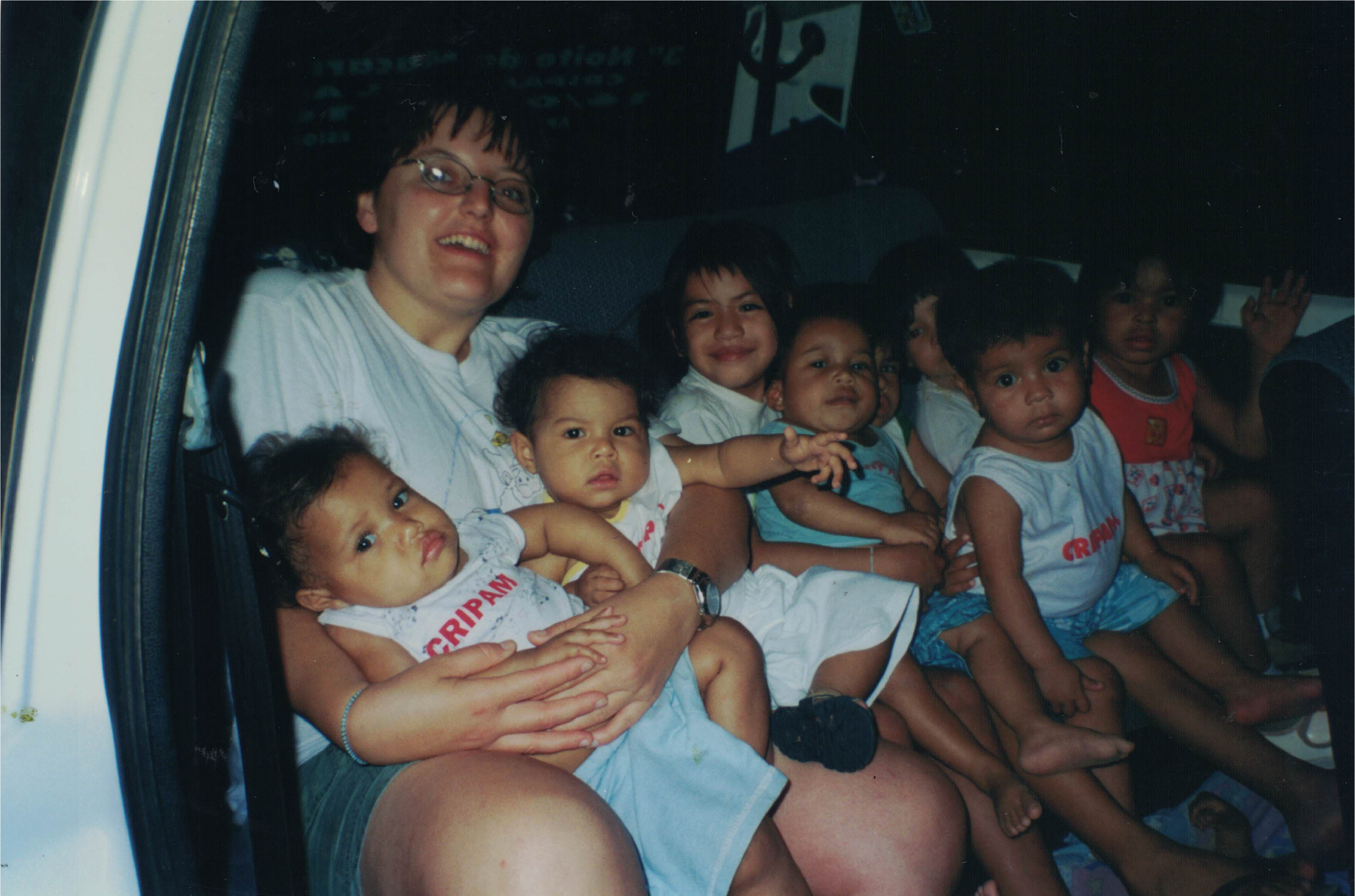 2002-foto con i bimbi della Cripam